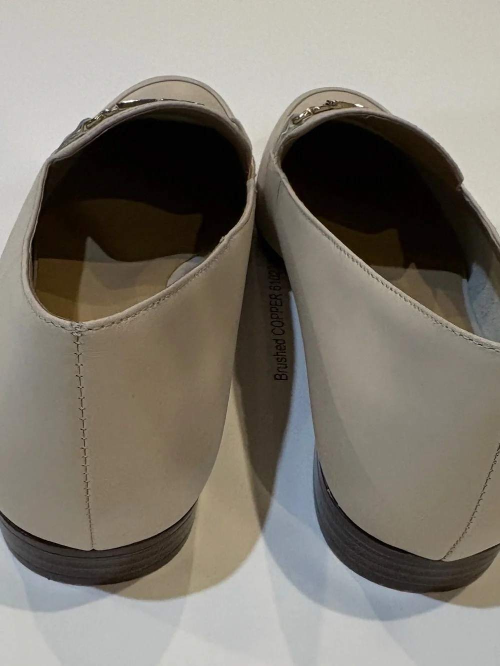 Naturalizer Women's Cream Leather Loafers with Gold Hardware Size 10.5